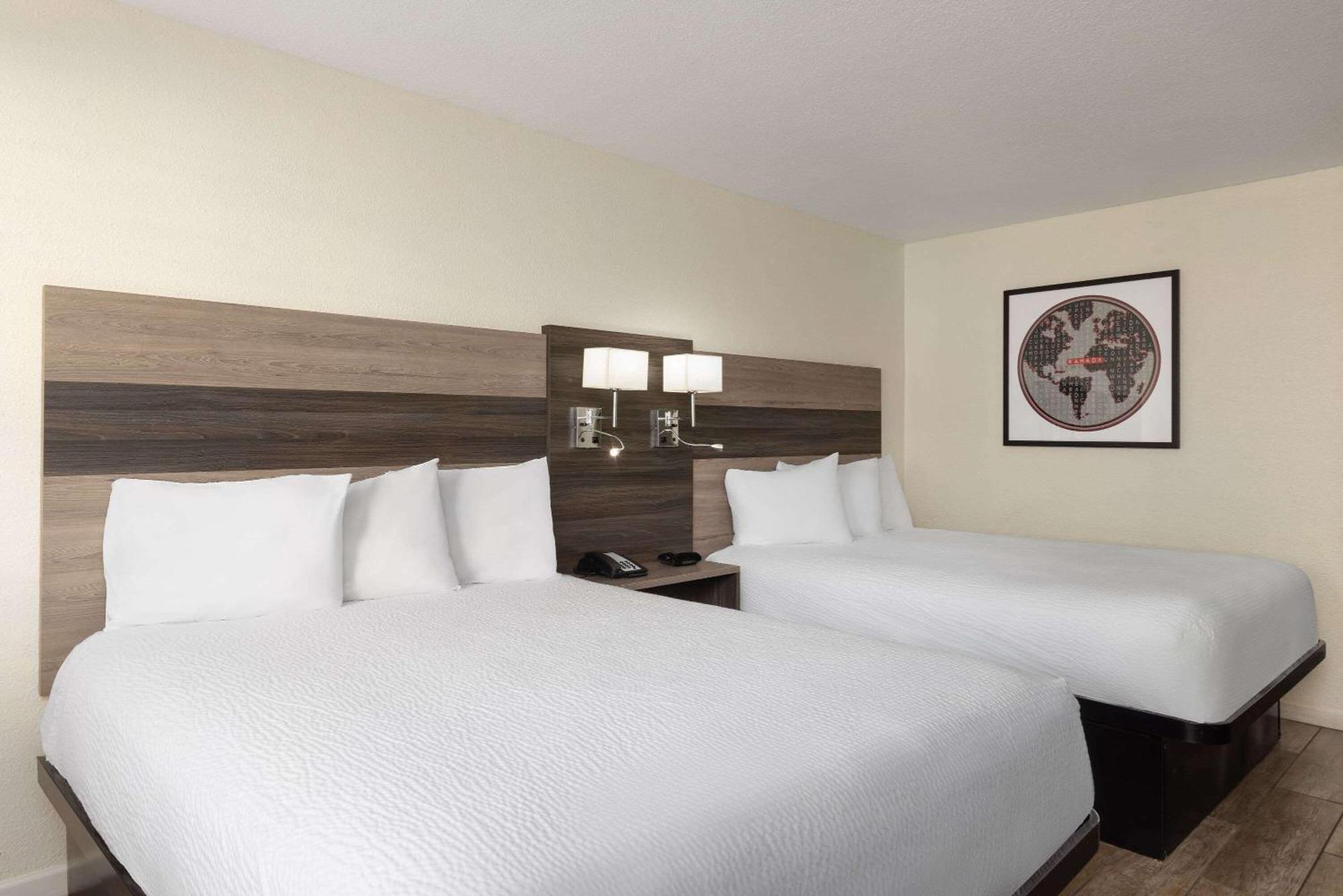 Ramada By Wyndham Kingman Hotel Екстериор снимка