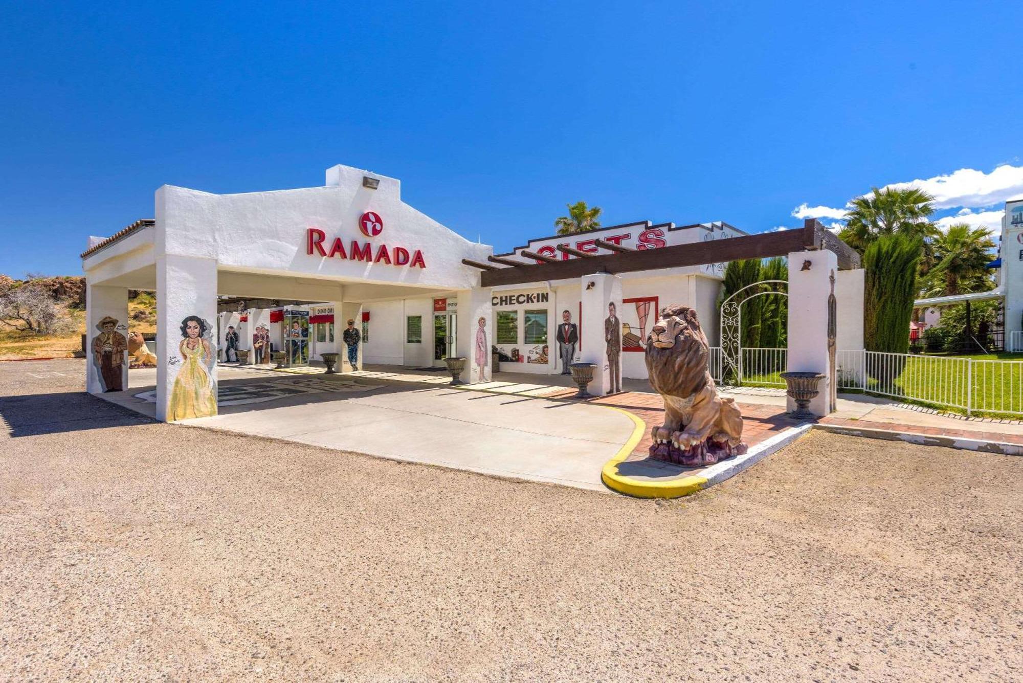 Ramada By Wyndham Kingman Hotel Екстериор снимка
